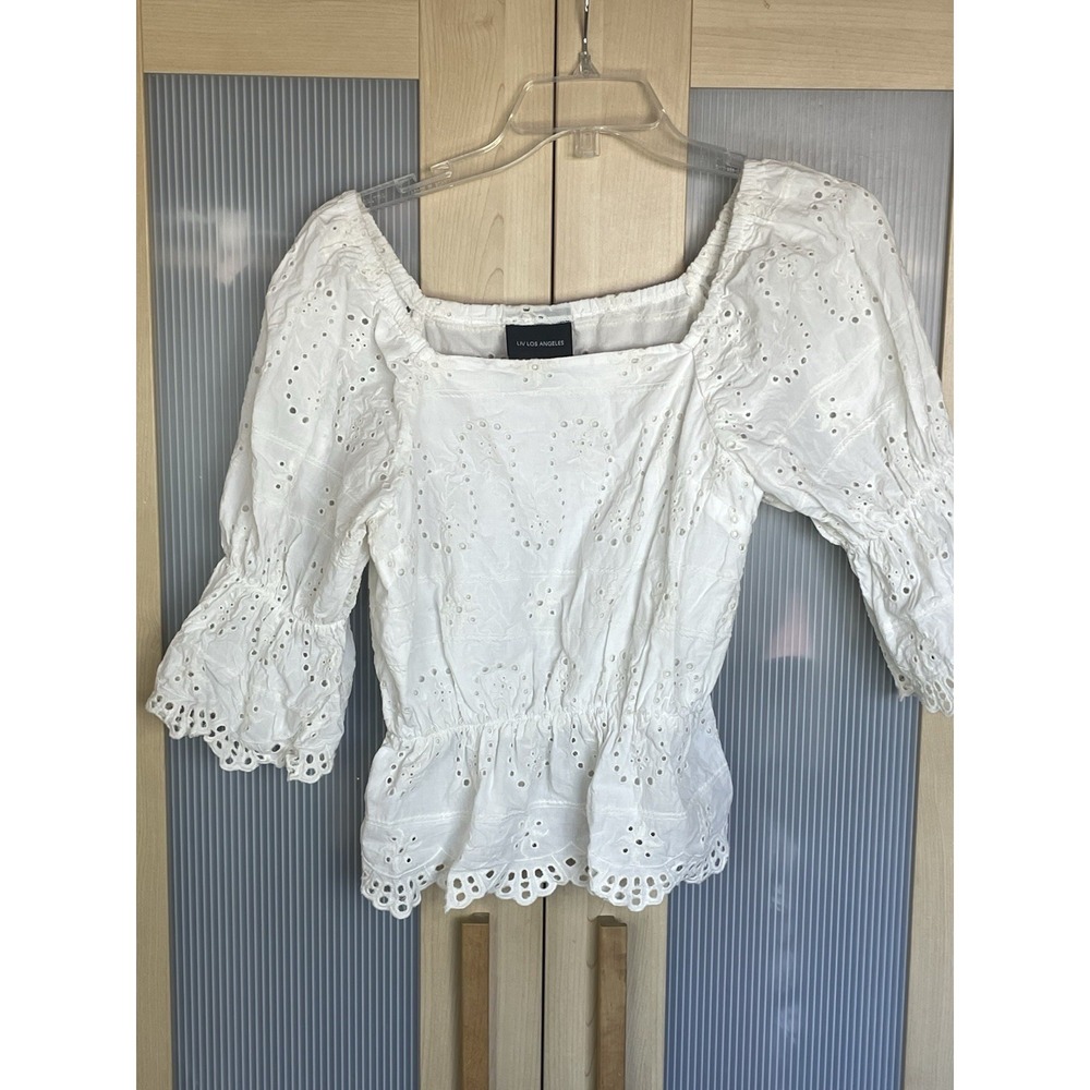 LIV Los Angeles Cotton White Eyelet Crochet Short Sleeve Top Sz S Cottage Beach‎ - Picture 2 of 6